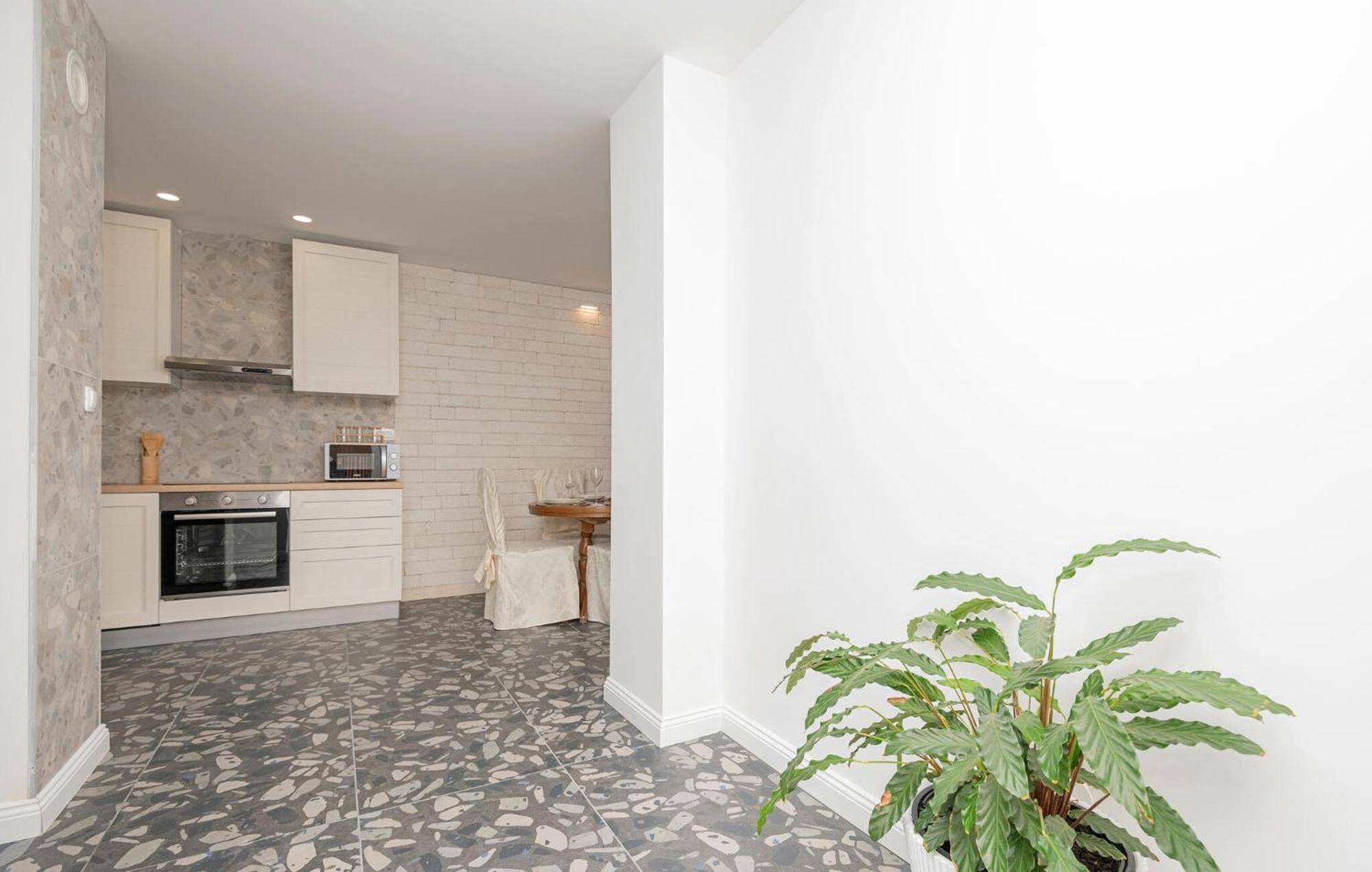 Cozy Apartment In Makarska With Kitchen Kültér fotó