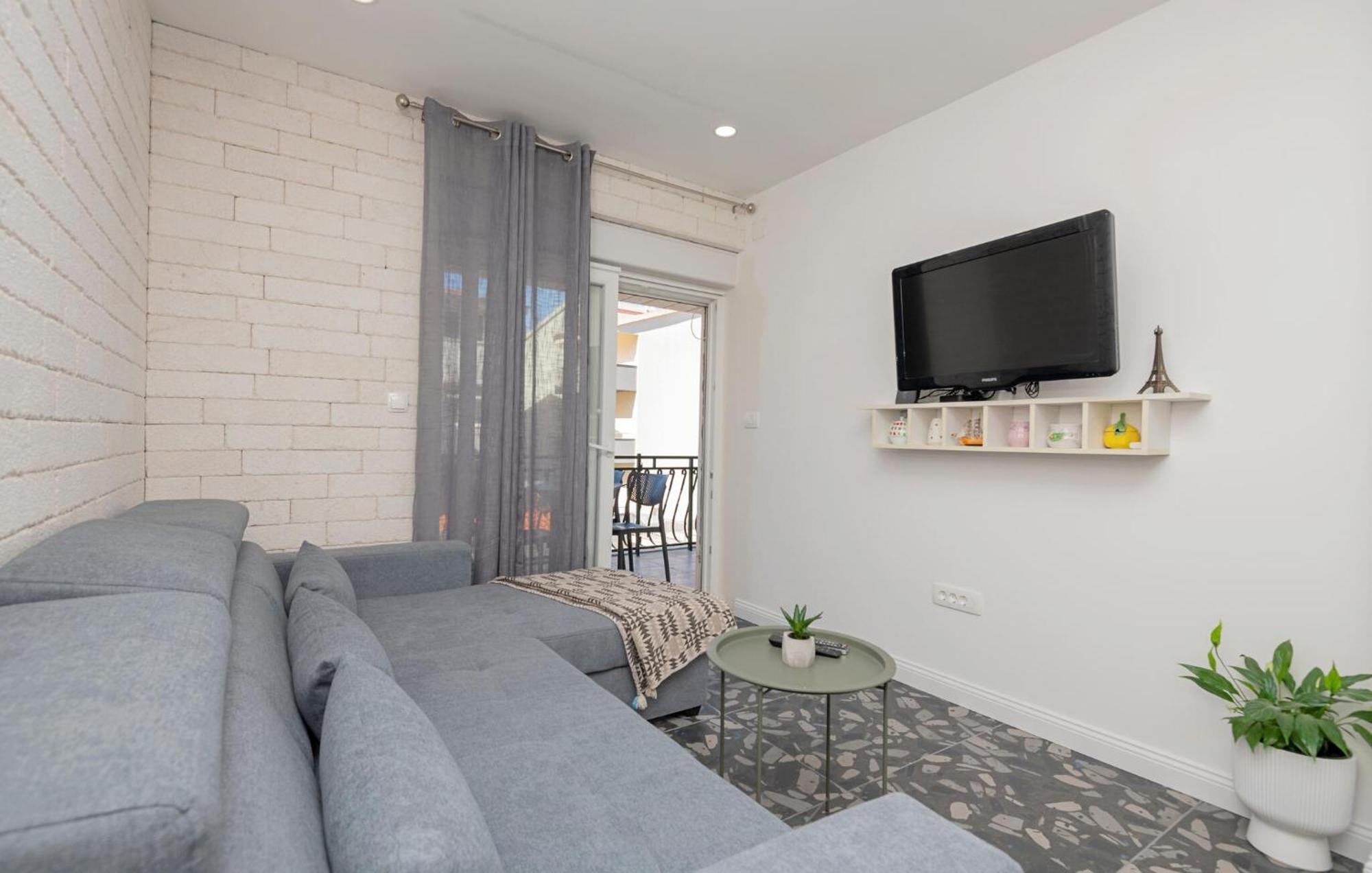 Cozy Apartment In Makarska With Kitchen Kültér fotó