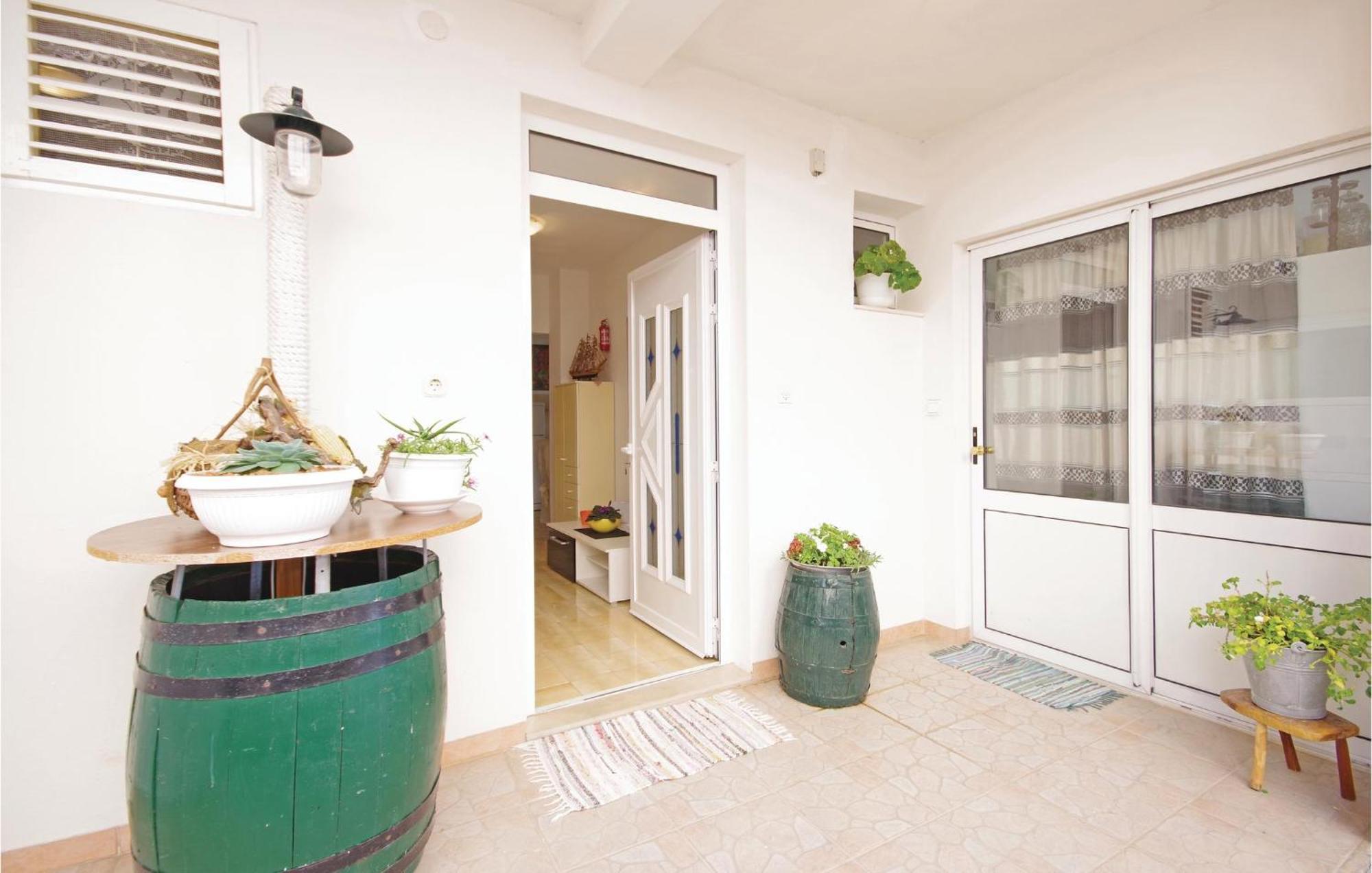 Cozy Apartment In Makarska With Kitchen Kültér fotó